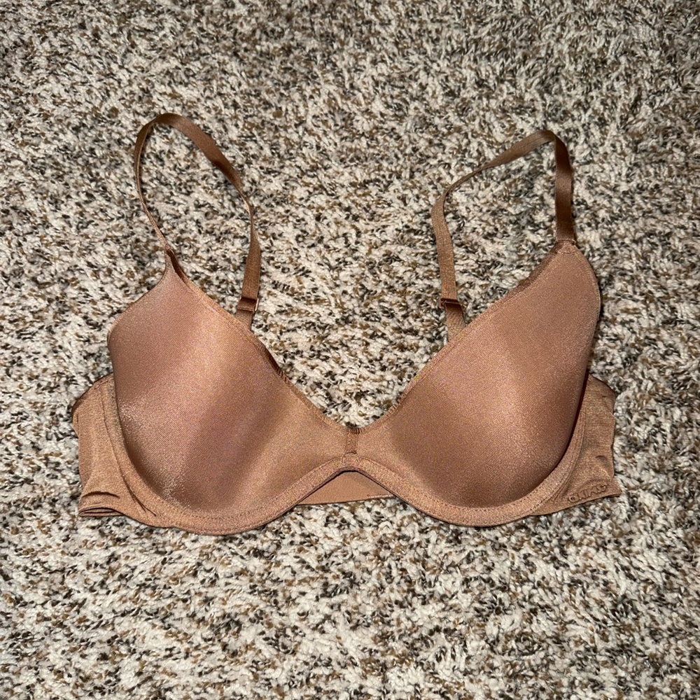 Skims Weightless Scoop Bra